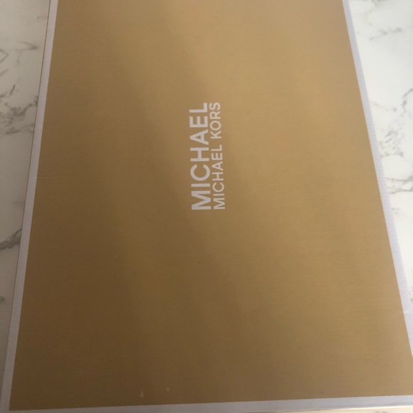 Michael Kors Claire leather pump size 10 (40) - never worn. - Picture 5 of 8